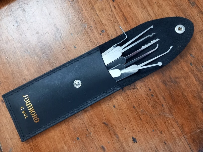 Serrurier à Dinard, ouverture fine et outils de crochetage